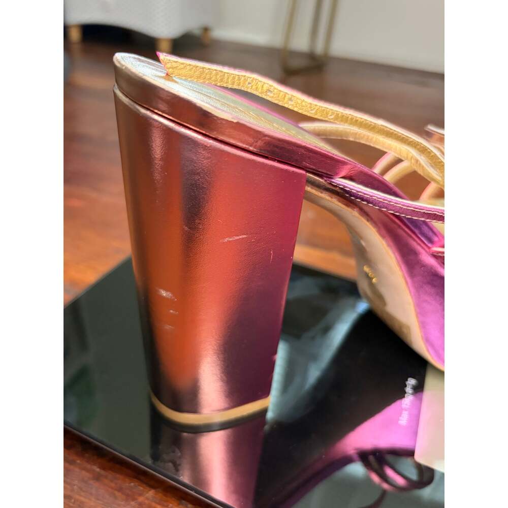 Stuart Weitzman - Picture 2 of 5